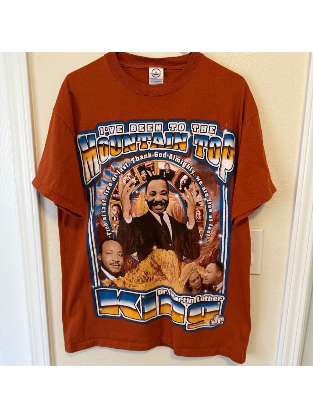 Dr. Martin Luther King Graphic MLK Crew Neck T-Shirt Rust/Brown Size L